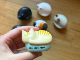 【2月22日の猫の日必見！】「にゃ～」と鳴く猫型イヤフォン「NEKO true wireless earphones HP-C28BT」を実機レビュー／猫好きのためのギミックが満載！