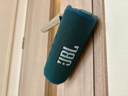 新型スピーカ「JBL Flip 7」レビュー／最大音量でもクリアな低音を楽しめるし岩場だってへっちゃら！