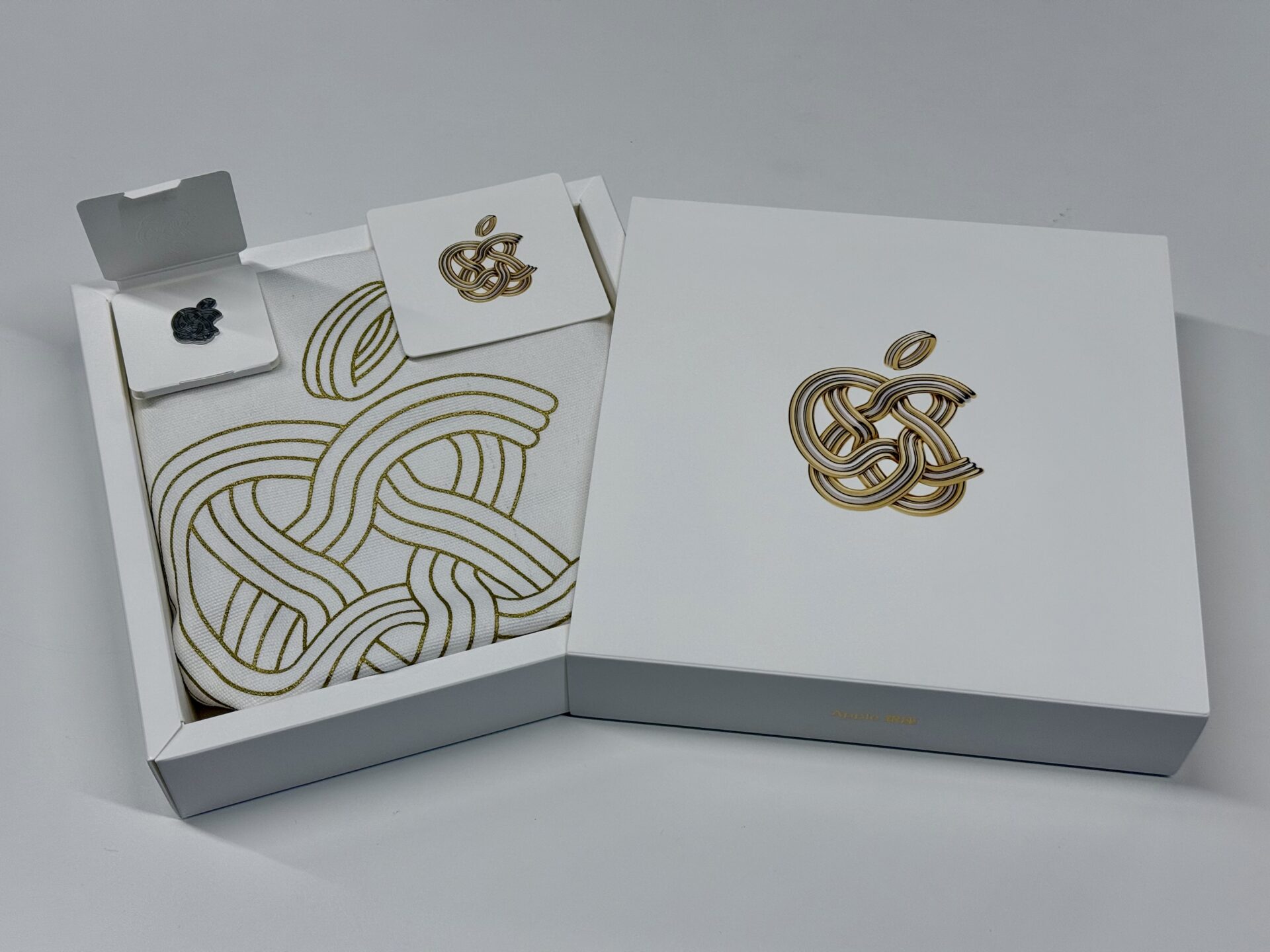 Apple銀座 ノベルティ ㊗️Apple Ginza Reopens!] We Unboxed and Checked Out the