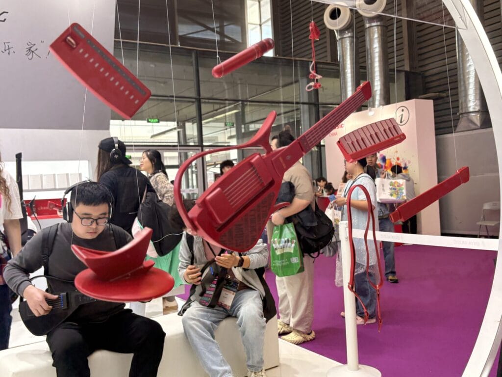 キーボード部分は取り外して、MacとつなげてDTM機材として使ったり、ほかのツールに差し替えたりすることができます。