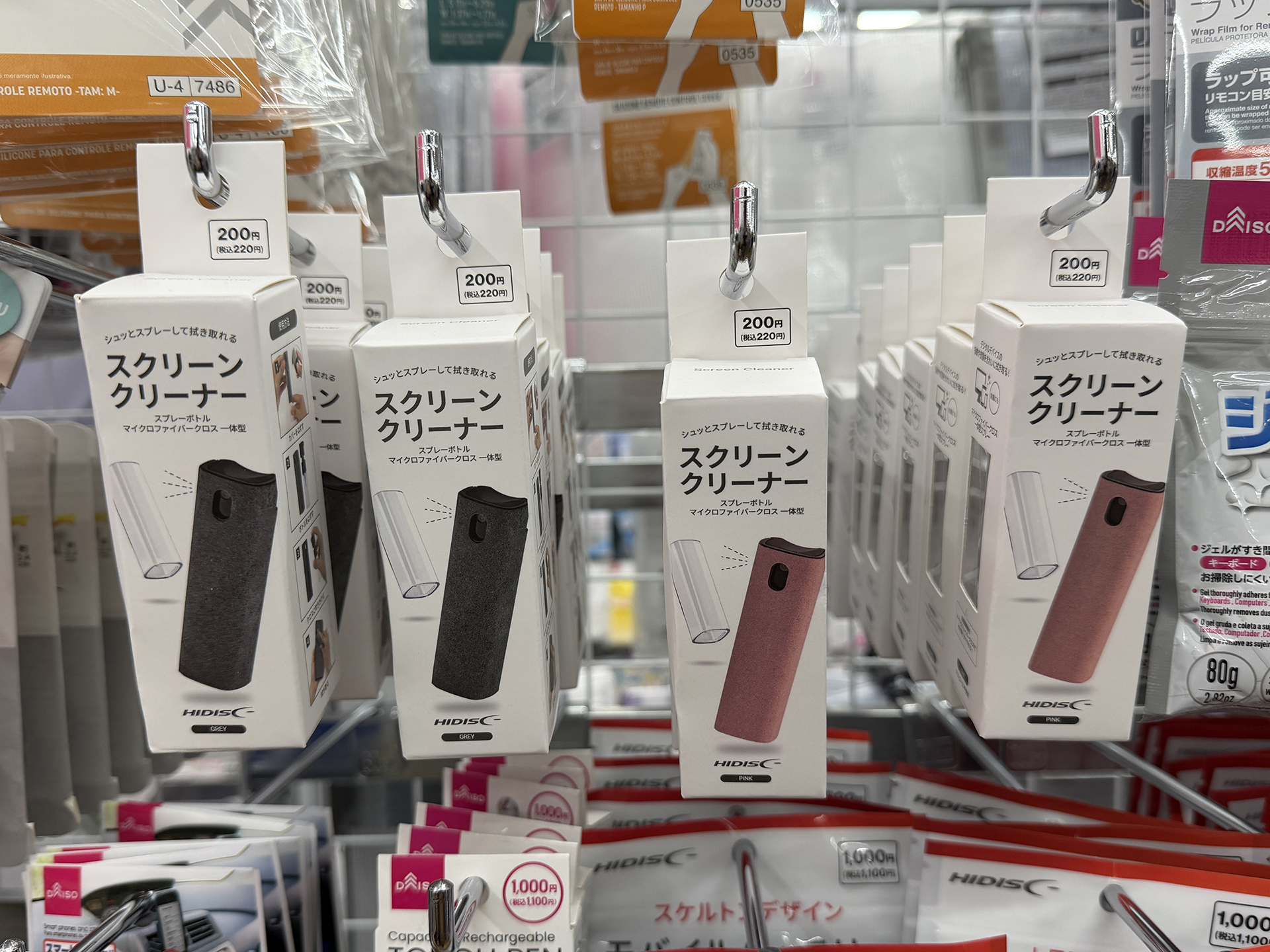 スマホクリーナーのカラバリは、グレーとピンクの2色展開です。
